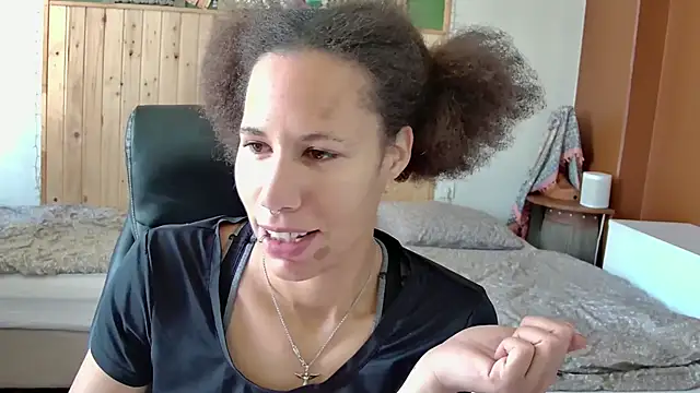 Snapshot of AaliyahHarris chatting on May 27, 8:22 am AaliyahHarris online show from May 27, 8:22 am