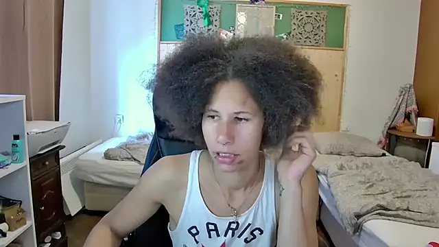 Snapshot of AaliyahHarris chatting on June 8, 5:02 pm AaliyahHarris online show from June 8, 5:02 pm