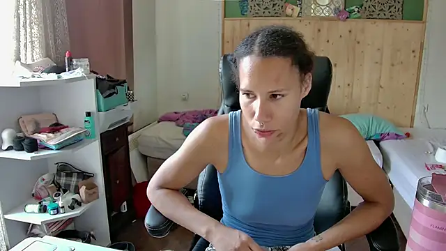Snapshot of AaliyahHarris chatting on June 17, 1:34 pm AaliyahHarris online show from June 17, 1:34 pm