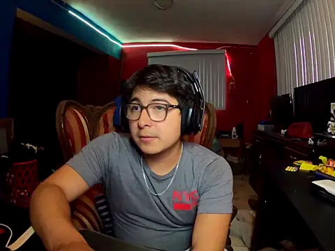 Snapshot of Nathanroberts111 chatting on December 19, 11:34 pm Nathanroberts111 online show from December 19, 11:34 pm