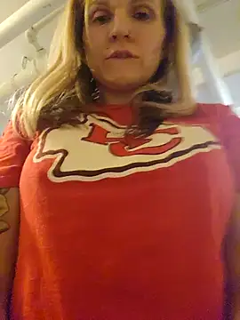 Snapshot of MaddisonX chatting on December 22, 12:24 pm MaddisonX online show from December 22, 12:24 pm