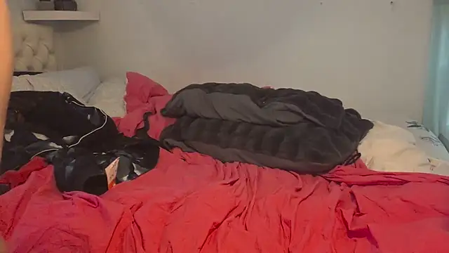 MaddisonX online show from February 9, 4:44 pm