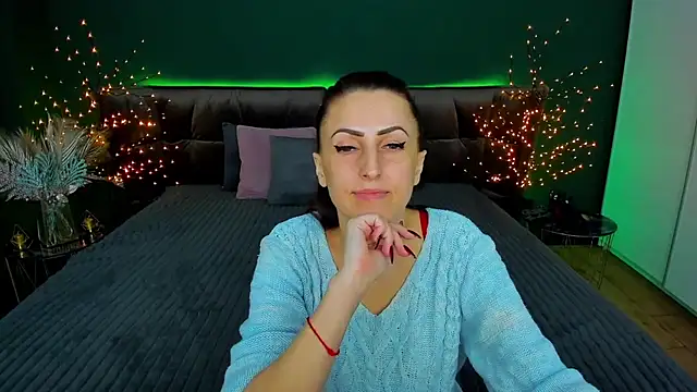 Snapshot of Rebecca_Diamond chatting on February 2, 9:40 am Rebecca Diamond online show from February 2, 9:40 am