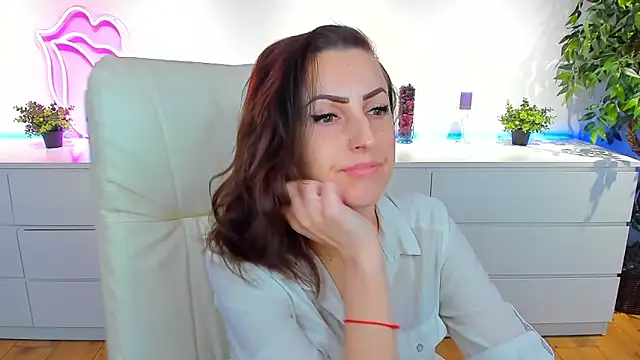 Snapshot of Rebecca_Diamond chatting on February 3, 6:34 am Rebecca Diamond online show from February 3, 6:34 am