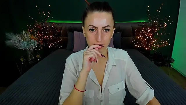 Snapshot of Rebecca_Diamond chatting on February 5, 6:35 am Rebecca Diamond online show from February 5, 6:35 am