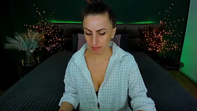 Snapshot of Rebecca_Diamond chatting on February 6, 6:40 am Rebecca Diamond online show from February 6, 6:40 am