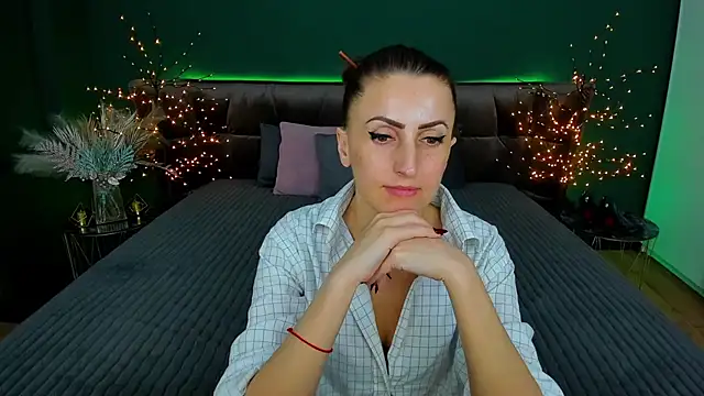 Snapshot of Rebecca_Diamond chatting on February 6, 3:52 pm Rebecca Diamond online show from February 6, 3:52 pm