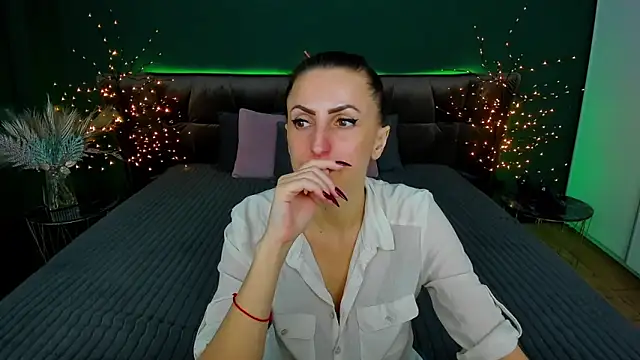 Snapshot of Rebecca_Diamond chatting on February 9, 3:56 pm Rebecca Diamond online show from February 9, 3:56 pm