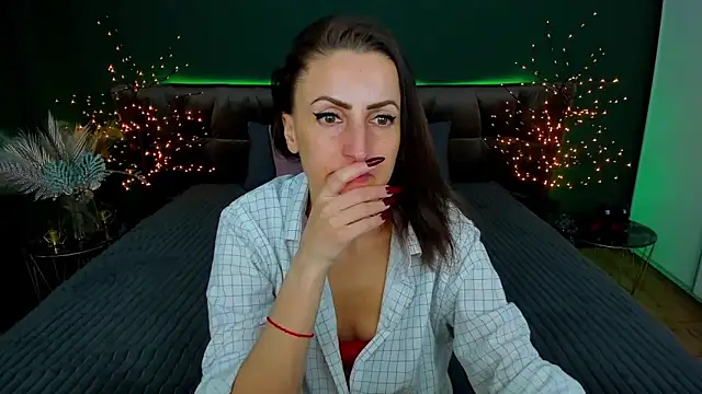 Snapshot of Rebecca_Diamond chatting on February 12, 12:55 pm Rebecca Diamond online show from February 12, 12:55 pm