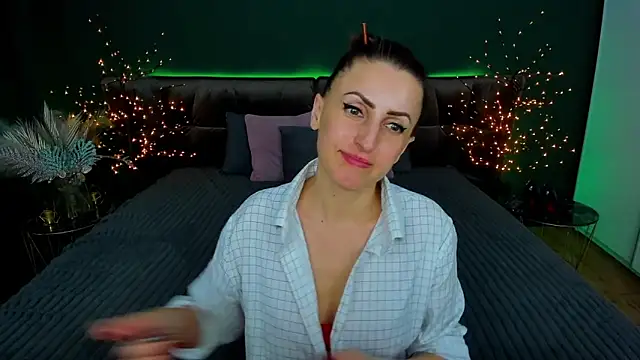 Snapshot of Rebecca_Diamond chatting on February 12, 4:00 pm Rebecca Diamond online show from February 12, 4:00 pm