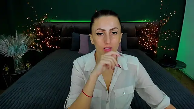 Snapshot of Rebecca_Diamond chatting on February 13, 10:55 am Rebecca Diamond online show from February 13, 10:55 am