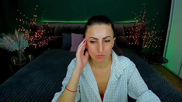 Snapshot of Rebecca_Diamond chatting on February 16, 12:43 pm Rebecca Diamond online show from February 16, 12:43 pm