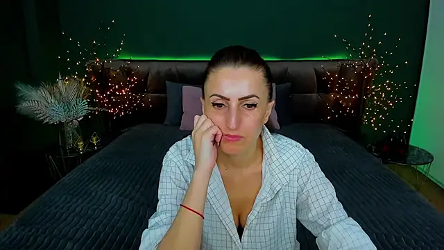 Snapshot of Rebecca_Diamond chatting on February 18, 3:43 pm Rebecca Diamond online show from February 18, 3:43 pm