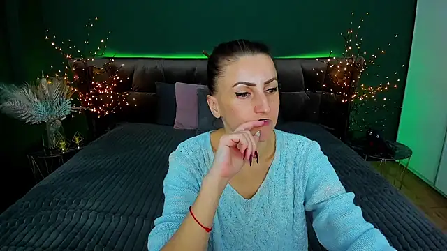 Snapshot of Rebecca_Diamond chatting on February 19, 9:50 am Rebecca Diamond online show from February 19, 9:50 am