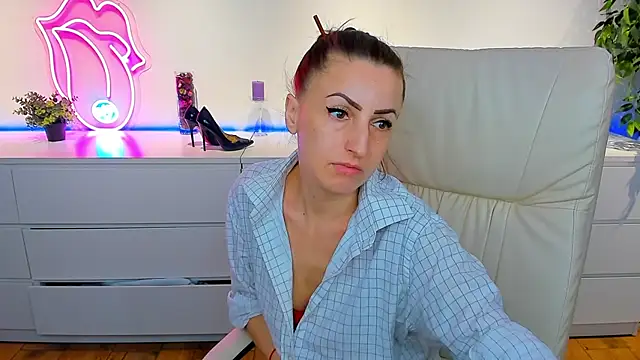 Snapshot of Rebecca_Diamond chatting on February 23, 6:17 am Rebecca Diamond online show from February 23, 6:17 am