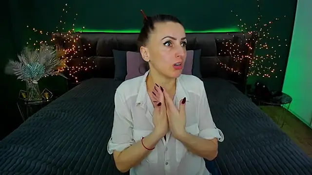 Snapshot of Rebecca_Diamond chatting on February 26, 6:37 am Rebecca Diamond online show from February 26, 6:37 am