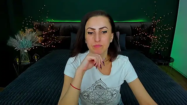 Snapshot of Rebecca_Diamond chatting on February 27, 9:32 am Rebecca Diamond online show from February 27, 9:32 am