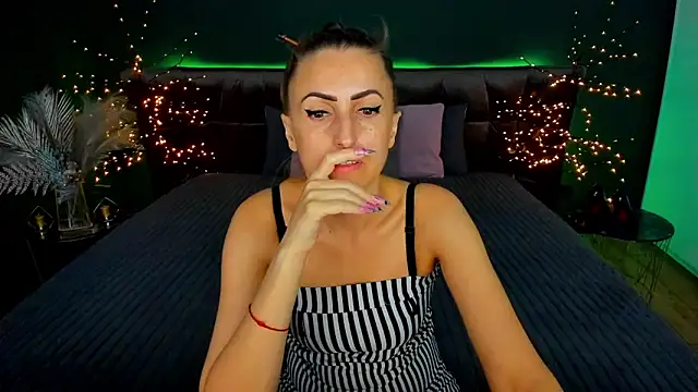 Snapshot of Rebecca_Diamond chatting on September 16, 5:41 am Rebecca Diamond online show from September 16, 5:41 am