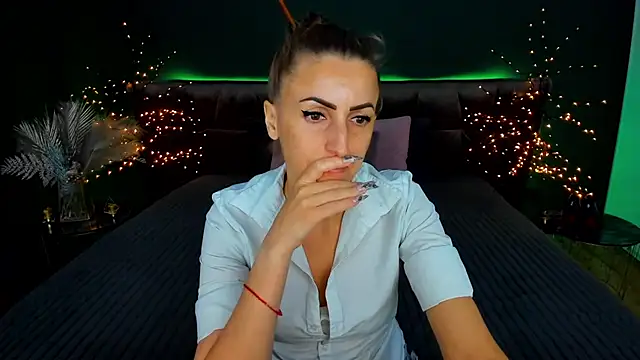 Snapshot of Rebecca_Diamond chatting on September 24, 5:44 am Rebecca Diamond online show from September 24, 5:44 am