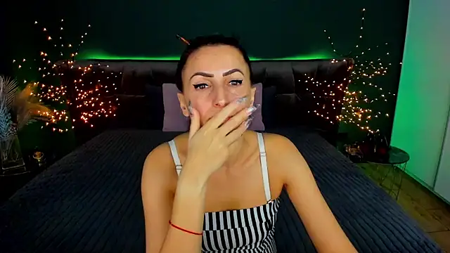 Snapshot of Rebecca_Diamond chatting on October 5, 5:39 am Rebecca Diamond online show from October 5, 5:39 am