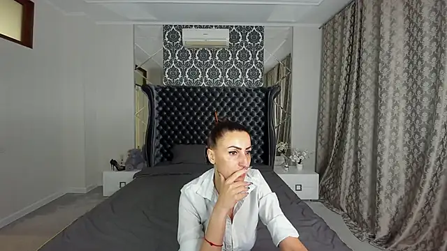 Snapshot of Rebecca_Diamond chatting on October 6, 5:27 am Rebecca Diamond online show from October 6, 5:27 am