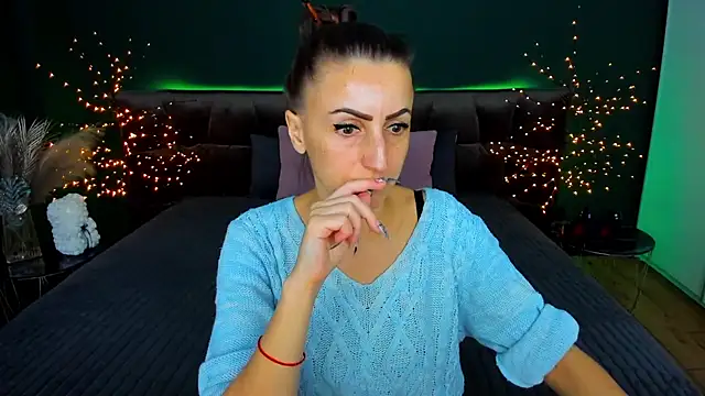 Snapshot of Rebecca_Diamond chatting on November 17, 6:41 am Rebecca Diamond online show from November 17, 6:41 am