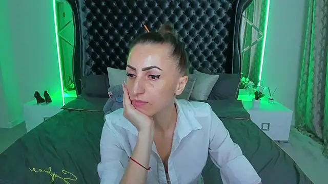 Snapshot of Rebecca_Diamond chatting on November 25, 6:02 am Rebecca Diamond online show from November 25, 6:02 am