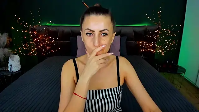 Snapshot of Rebecca_Diamond chatting on December 1, 6:40 am Rebecca Diamond online show from December 1, 6:40 am