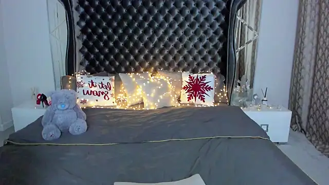 Rebecca Diamond online show from January 8, 6:37 am