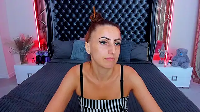 Rebecca Diamond online show from August 2, 5:28 am