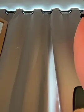 curchez  online show from November 13, 7:13 pm