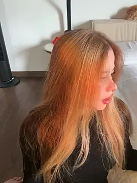 curchez  online show from February 10, 6:45 pm