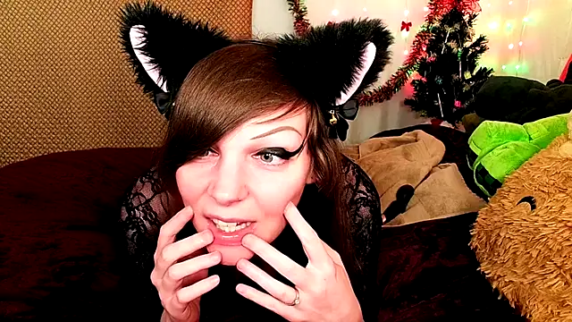 Snapshot of GamerGirlRoxyAndLee chatting on December 29, 4:16 am GamerGirlRoxyAndLee online show from December 29, 4:16 am