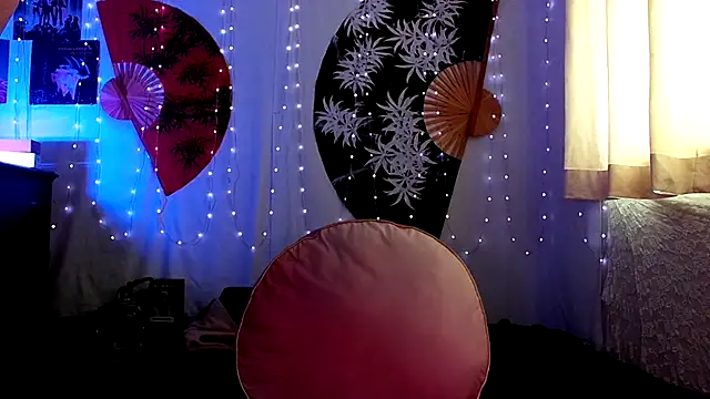 GamerGirlRoxyAndLee online show from June 26, 8:02 pm