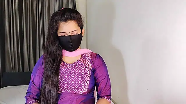 YourLovelyQueen online show from January 16, 8:14 pm