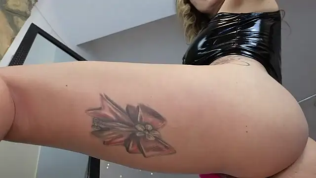 Snapshot of Ana_D chatting on February 13, 12:35 am Ana D online show from February 13, 12:35 am