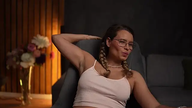 Snapshot of BrandyWhite chatting on October 23, 4:34 am BrandyWhite online show from October 23, 4:34 am