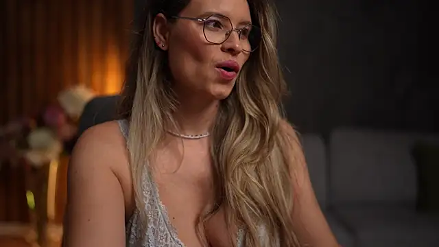 Snapshot of BrandyWhite chatting on November 18, 5:23 am BrandyWhite online show from November 18, 5:23 am