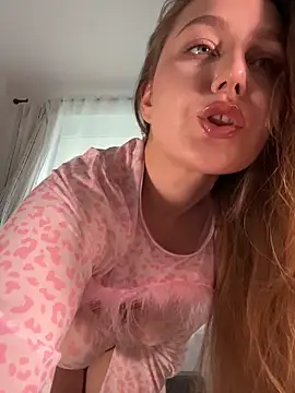 Snapshot of AlinaCum chatting on November 1, 9:22 am AlinaCum online show from November 1, 9:22 am