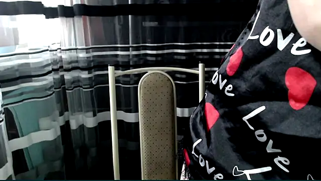 Snapshot of cold_lollipop chatting on October 22, 7:08 am cold lollipop online show from October 22, 7:08 am