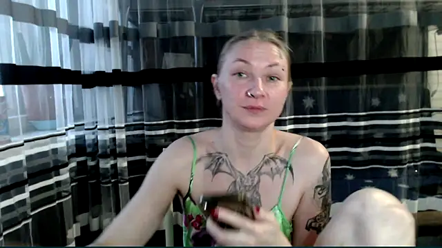 Snapshot of cold_lollipop chatting on November 21, 6:34 am cold lollipop online show from November 21, 6:34 am