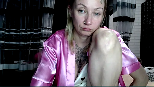 Snapshot of cold_lollipop chatting on May 28, 7:22 pm cold lollipop online show from May 28, 7:22 pm