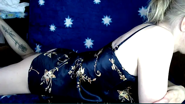Snapshot of cold_lollipop chatting on June 11, 7:28 am cold lollipop online show from June 11, 7:28 am