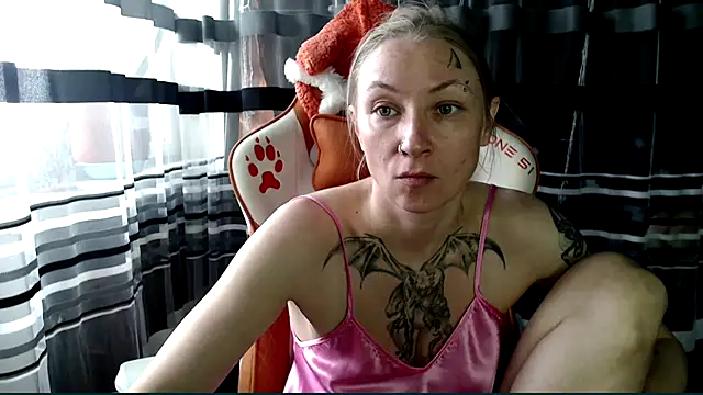 Snapshot of cold_lollipop chatting on June 17, 7:00 am cold lollipop online show from June 17, 7:00 am