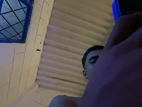 Snapshot of Max_TheHorseDick chatting on November 12, 2:12 am Max TheHorseDick online show from November 12, 2:12 am