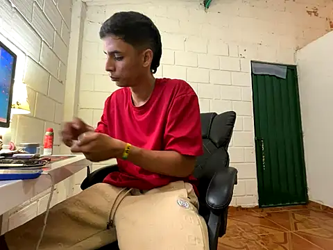 Max TheHorseDick online show from November 12, 5:46 pm