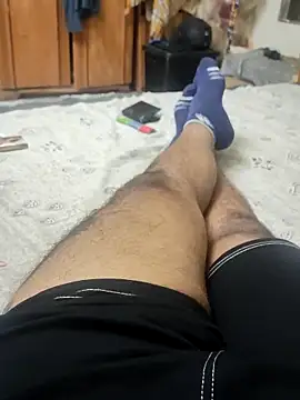 Snapshot of LargishSexiness chatting on December 21, 9:11 pm LargishSexiness online show from December 21, 9:11 pm