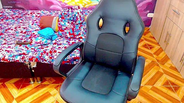 Eimy lorens online show from December 9, 9:05 pm