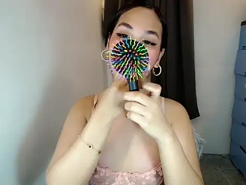 Snapshot of Webcumcutie chatting on July 21, 3:53 am Webcumcutie online show from July 21, 3:53 am