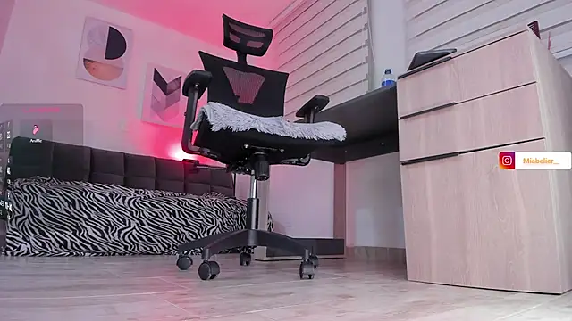 Snapshot of Miabelier chatting on November 29, 12:02 am Miabelier online show from November 29, 12:02 am